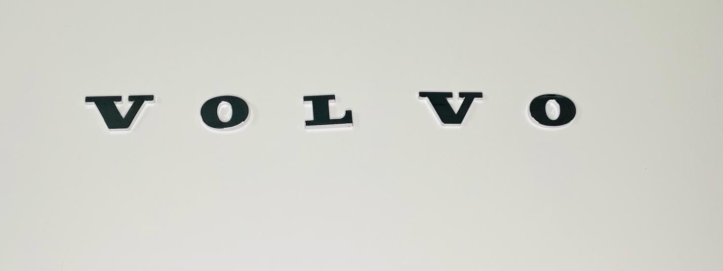 VOLVO V40 2012 - 2020 ARKA BAGAJ YAZISI KROM